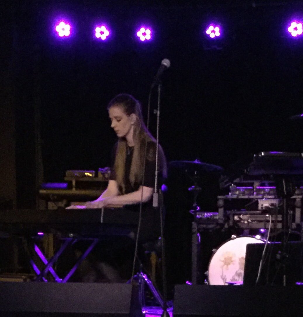 donbuckleyjr's tweet photo. Very cool solo set by Derover @deroverlaura from the Netherlands last night in St Paul,MN at @TurfClubMN.  Beautiful vocal. https://t.co/St3XpmVMIN