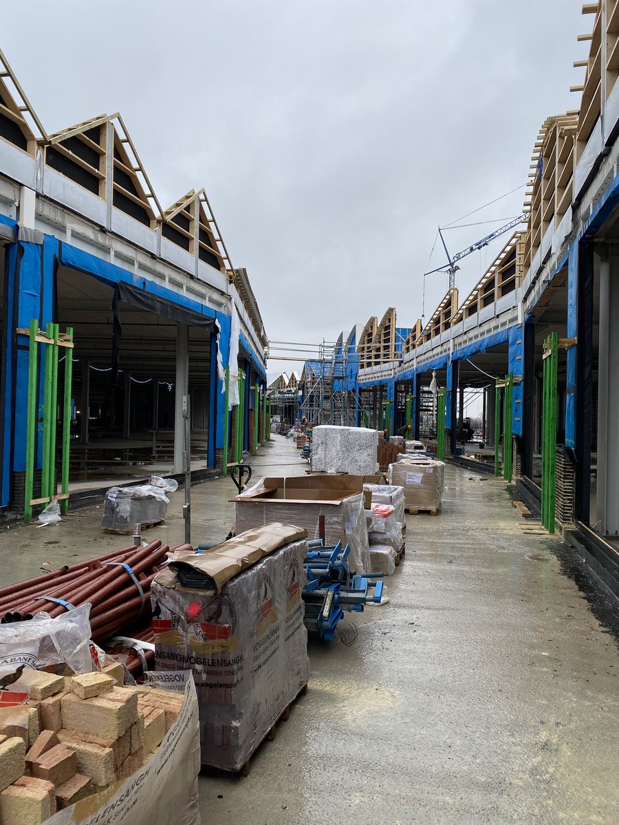 GBMHlmrNoord's tweet photo. Team noord stond vandaag echt met de poten in de modder. Ditmaal bij de in aanbouw zijnde style outlets in Halfweg. #styleoutlets #halfweg #sugarcity https://t.co/MDqOpiDJr6
