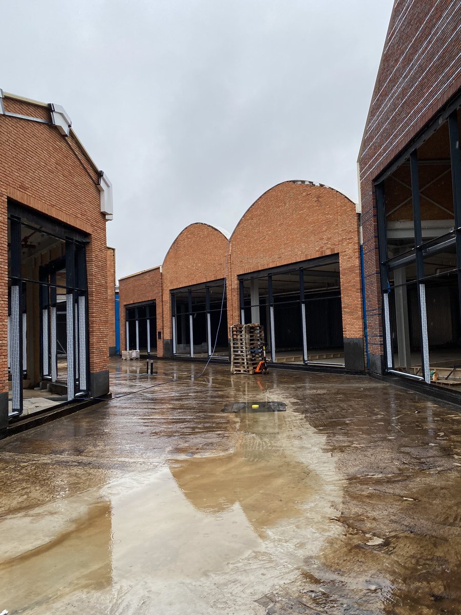 GBMHlmrNoord's tweet photo. Team noord stond vandaag echt met de poten in de modder. Ditmaal bij de in aanbouw zijnde style outlets in Halfweg. #styleoutlets #halfweg #sugarcity https://t.co/MDqOpiDJr6