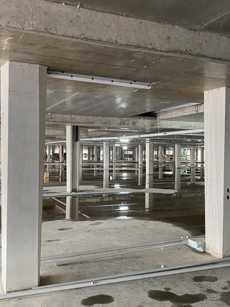 GBMHlmrNoord's tweet photo. Team noord stond vandaag echt met de poten in de modder. Ditmaal bij de in aanbouw zijnde style outlets in Halfweg. #styleoutlets #halfweg #sugarcity https://t.co/MDqOpiDJr6