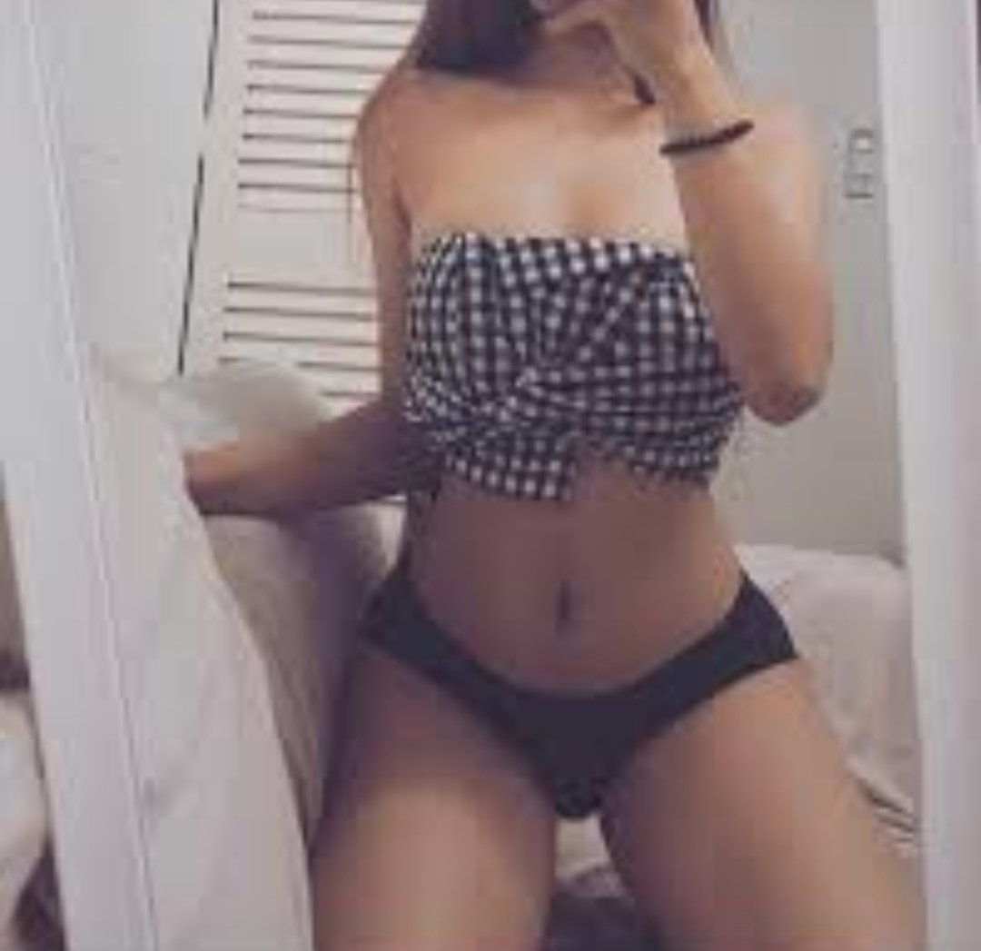 Đêm nay trời không nóng. Có anh nào muốn nóng cùng em??? 😖😖