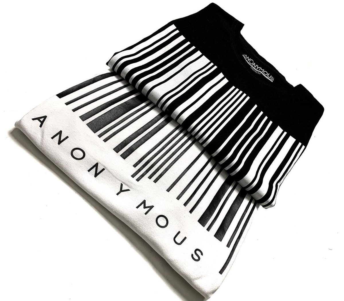 ANONYMOUS Barcode T-Shirts available online and in store.

Features a relaxed fit and longer length 😎👌

SHOP: bit.ly/2TfYICI