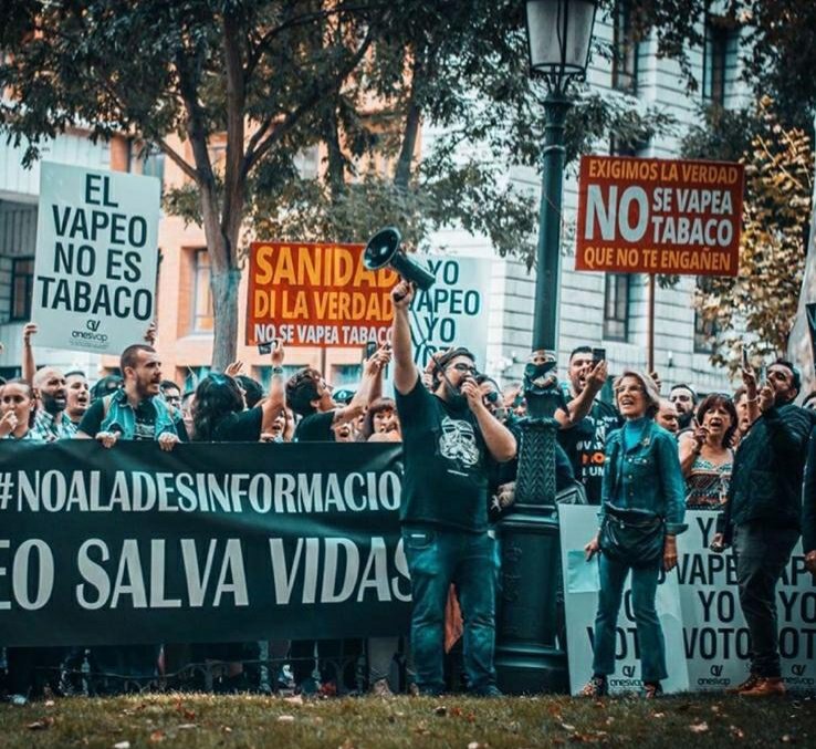 Algo está pasando en el ministerio de <a href="/sanidadgob/">Ministerio de Sanidad</a>. No se puede negar la evidencia científica y la prueba de que #vapearsalvavidas os hemos avisado varias veces que #MentirMata ¡reclamamos un debate transparente! <a href="/Santi_ABASCAL/">Santiago Abascal 🇪🇸</a> <a href="/pablocasado_/">Pablo Casado Blanco</a> <a href="/ierrejon/">Íñigo Errejón</a> <a href="/gabrielrufian/">Gabriel Rufián</a> <a href="/ivanedlm/">Iván Espinosa de los Monteros</a>