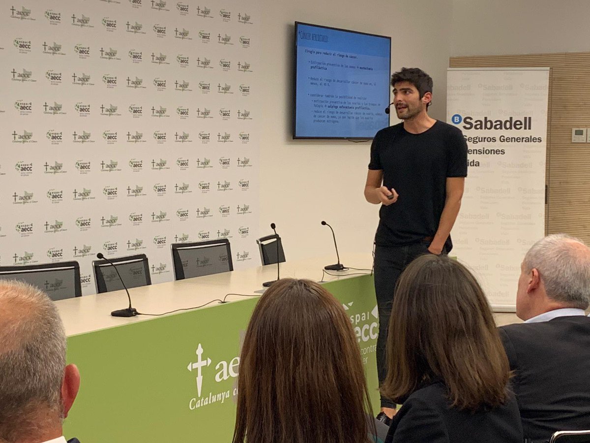 BancoSabadell's tweet photo. El Dr. Jesús Blanco: "La edad de la mujer, algunas lesiones de mama previas, los antecedentes familiares, los temas hormonales y el estilo de vida son factores de riesgo que aumentan la probabilidad de padecer #CáncerDeMama" @aeccbcn #SabadellSeguros https://t.co/ZgfWF87d4L