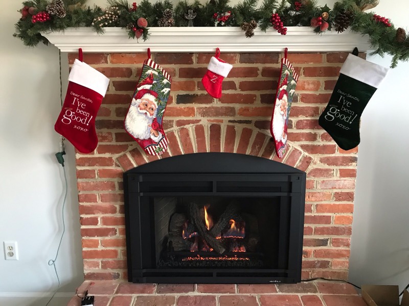 WA_Tolbard's tweet image. Throwback Thursday to a holiday insert with a custom arched front!  #gasinsert #heatnglo #heatngloescape