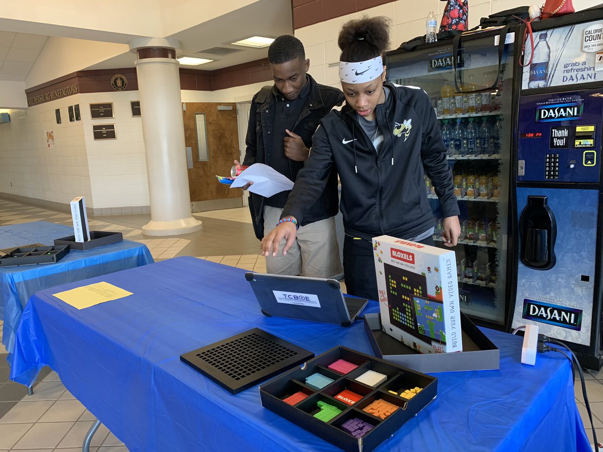 Ss in <a href="/BarrettEnglish/">Nathan Barrett</a> class showcase their @BloxelsEDU Hero project <a href="/CburgHigh/">Childersburg High</a> #committed #DLDay <a href="/TCBOE/">Talladega Co Schools</a>