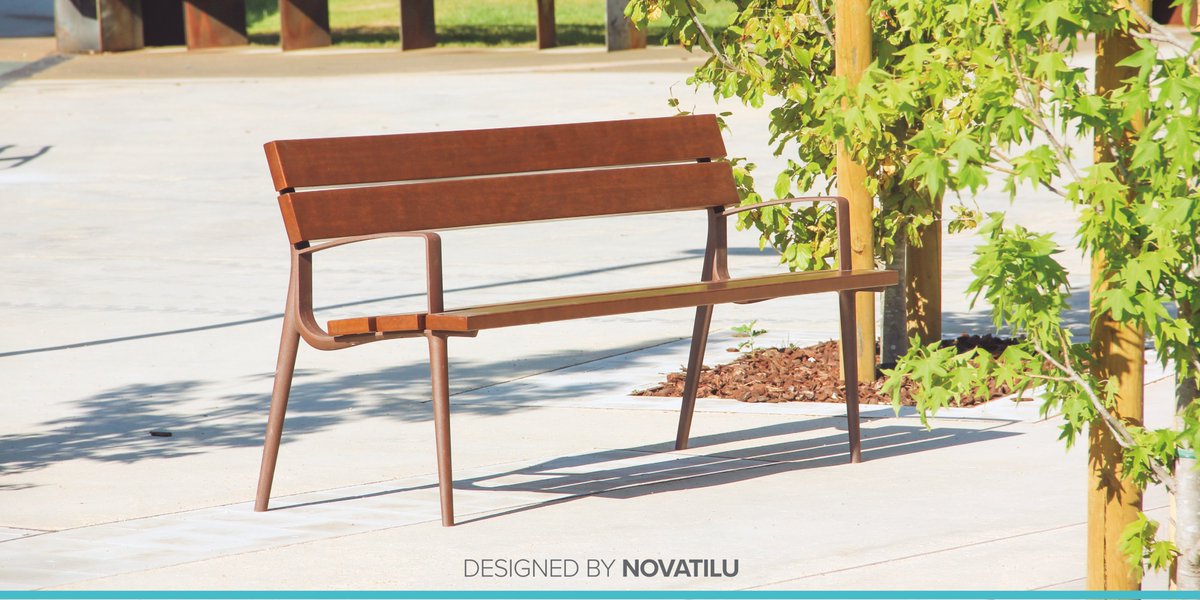 ¿Buscas un banco ligero, ergonómico y con estilo? Conoce el banco OSLO.
Banco urbano de cinco tablones fabricado en madera tropical y pies de fundición con triple protección.