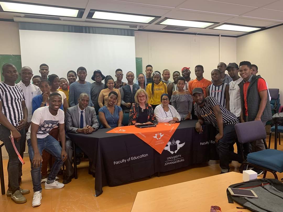 EduFacultyUJ's tweet photo. Prof Sarah Gravett, the Executive Dean of the Faculty together with The Faculty's Vice-Deans, Profs Ndlovu and Petersen had a meet and greet session with the 2020 first year #UJenius students. She congratulated the students on their academic achievements. https://t.co/yFxsKum3wG