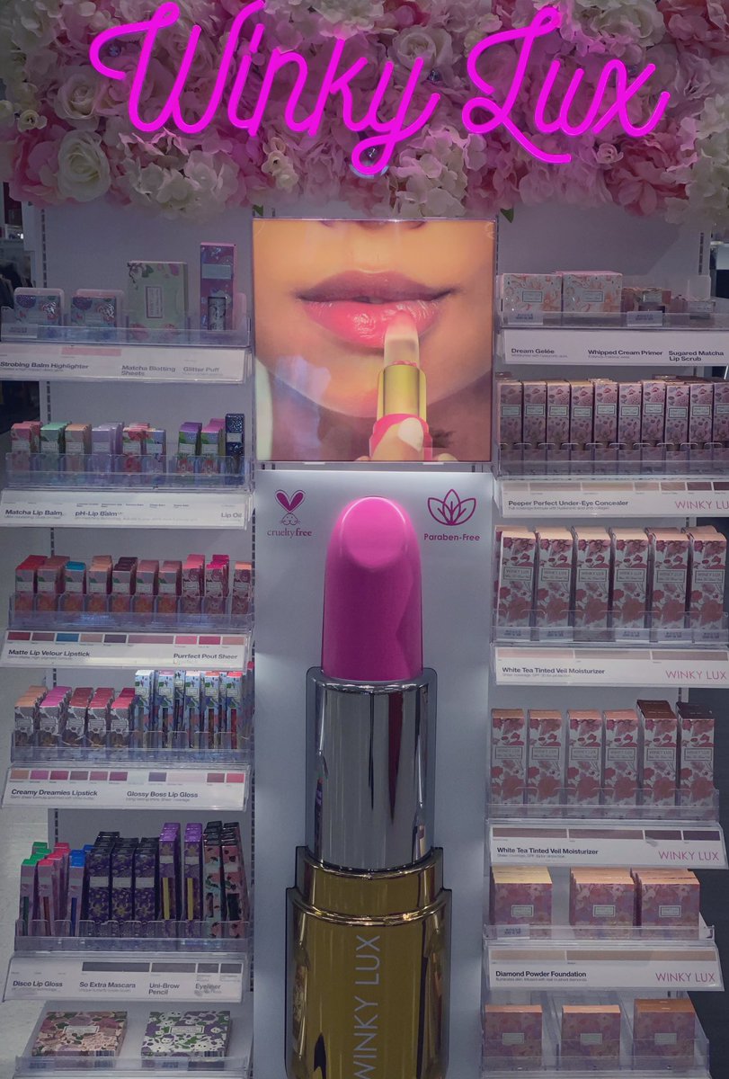 Beauty is bringing all the spring vibes with this endcap🌸🌼🌷🌻💄