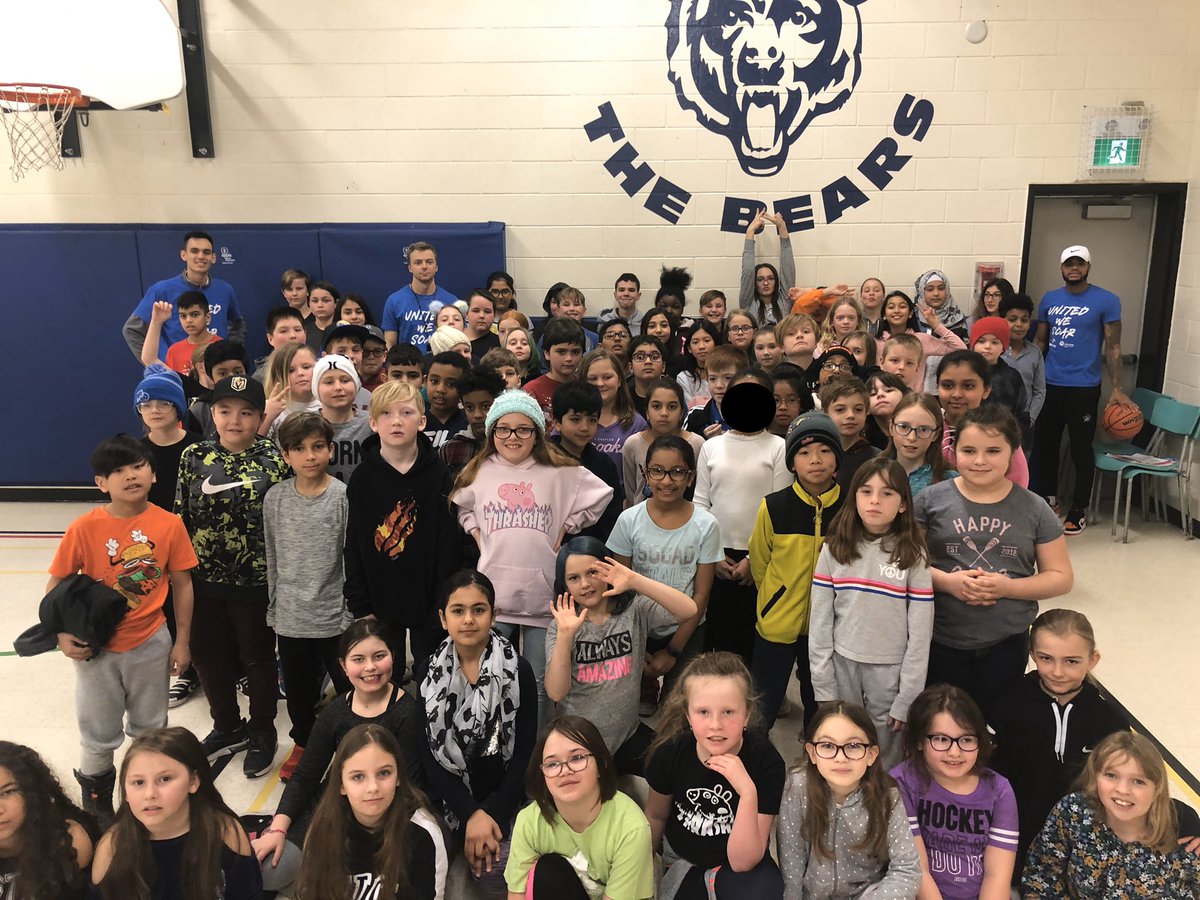 This week we visited <a href="/BrantAve/">Brant Ave PS</a> to present our United We Soar Leadership Program, in partnership with @UWGuelph and <a href="/BissonDentistry/">Bisson Dentistry</a>! 🏀

#TakeFlight | #OurGame