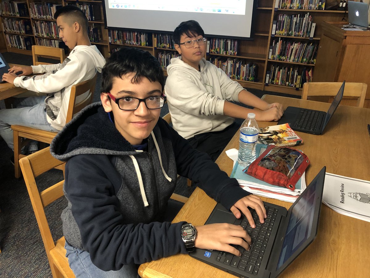 MireyaLibrarian's tweet photo. Miracle on the Hudson lesson with Google Slides.  Coakley Middle School. 
@coakleyis  #hcisddlday20 https://t.co/gdD7c877gw