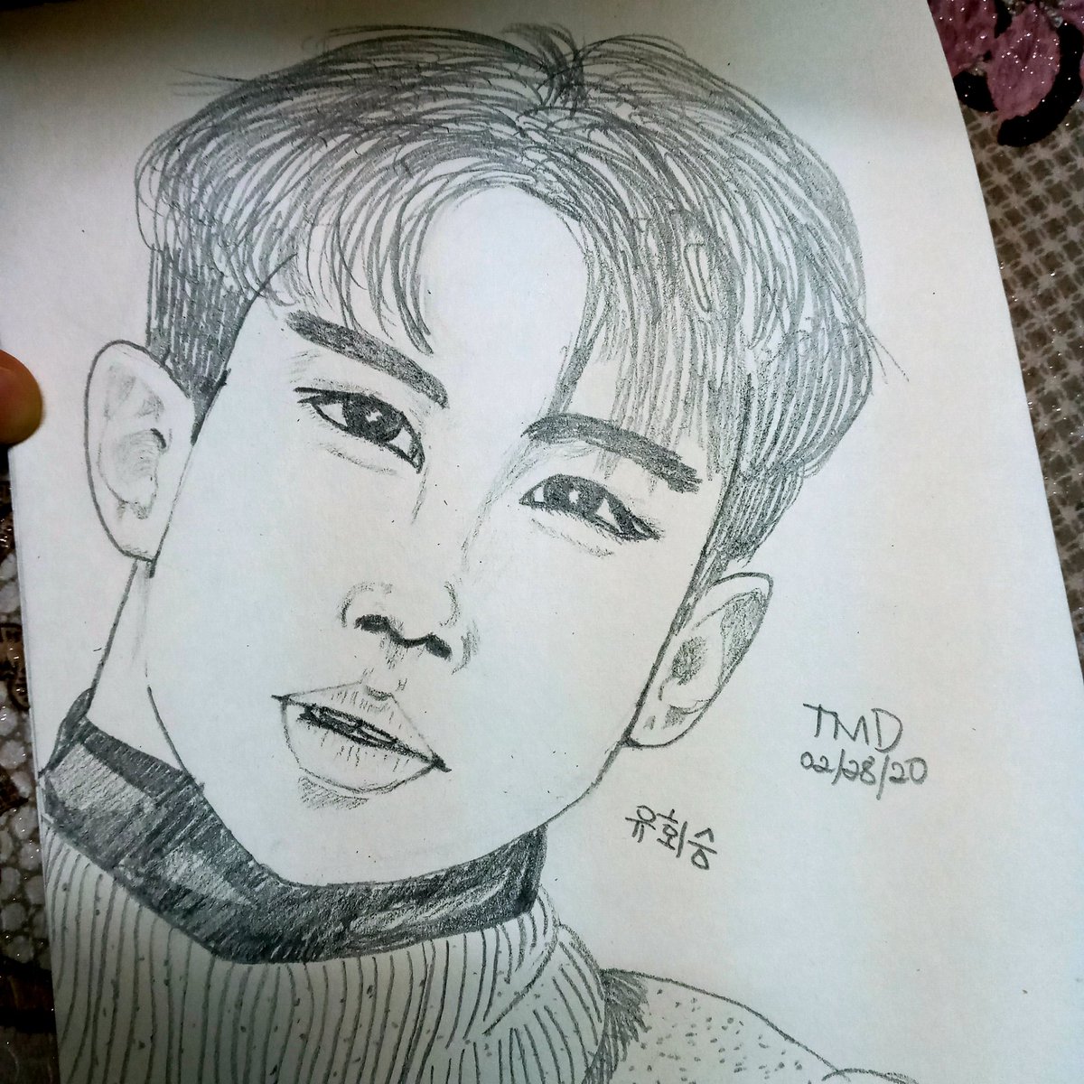 AniPh11's tweet photo. I think my drawing is good but I know it's not look like Hweseung 🙁 Sorry .. BTW, Happy Birthday #엔플라잉 #유회승 #Nflyingfanart https://t.co/Ms5L8Np9P3