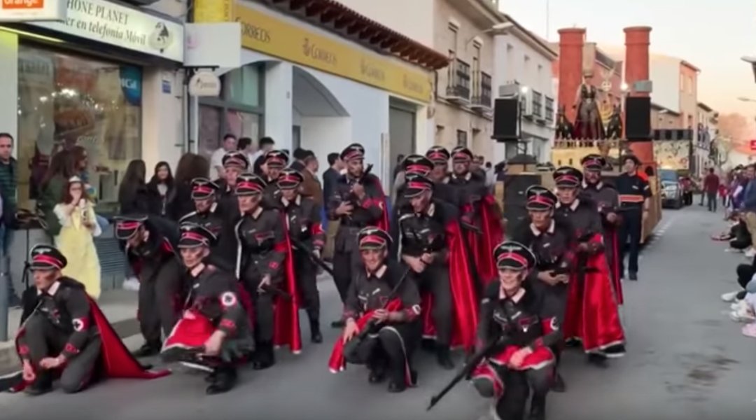 h0xrus's tweet photo. Israel purported having a COVID19 vaccine in 3 weeks, simultaneously grossly anti-semitic displays are being seen in Belgium and Spain

The dissonance &amp; ignorance is frightening

*pic from a carnival in Campo de Criptana, ES w/ a crematorium float in back

https://t.co/P6VEYgxfgf https://t.co/Zs5zvDtOiz