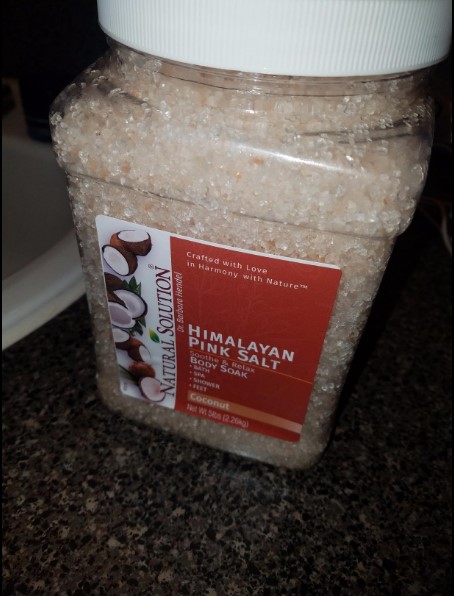 Natural_Solu's tweet photo. #NaturalSolution Himalayan Pink Salt #BodySoak
Okay, first off this seriously smell AMAZING!! It leaves a nice subtle smell afterwards mostly smells like coconuts I think, but all in all it really helped my bath be more relaxing and enjoyable.
https://t.co/5YFlKUJFEp
#wbm #salt https://t.co/tPBiIezHDV