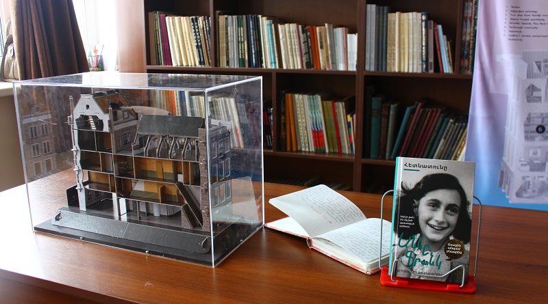 2019-2020 թվականներին Հայաստանի տարբեր մարզերի գրադարաններում ընթացել  են Աննը Ֆրանկի օրեր, տեղի են ունեցել նրա հեղինակած «Հետնատունը» գրքի ընթերցանություններ ու քննարկումներ:Այս շաբաթ ցուցահանդեսը Կոտայքում էր։ 
#kotaykreglib
kotayk.reglib.am/anna-frank/