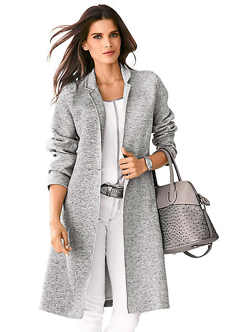 We’re loving this Shape Retaining Coat 😍
Dress it up with a cable knit jumper and a pair of boots to create a perfect cosy day time outfit! 

Shop Now >> bit.ly/3c6Lr7Y