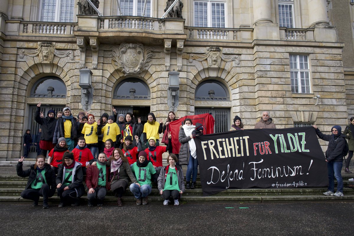 freedom4yildiz's tweet photo. Nochmal danke an alle! Und natürlich werden wir mit viel feministischer power weiterkämpfen! 💜

#wegmitdemverbotderpkk
#jinjiyanazadi
#freedom4yildiz
#freethemall https://t.co/au0ecaBGKV