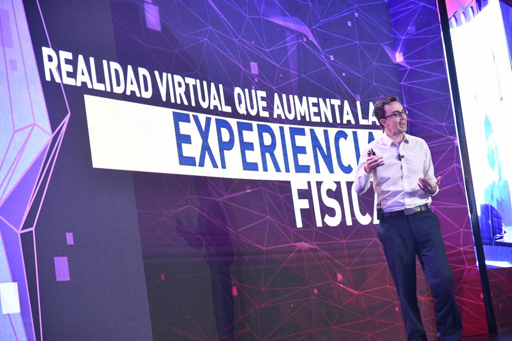 Ministerio_TIC's tweet image. Hoy en el #ClaroTechSummit, el viceministro de Economía Digital @germanrueda presentó las estrategias del 
@Ministerio_TIC que impulsan la transformación digital en el país y avances hacia la Cuarta Revolución Industrial.