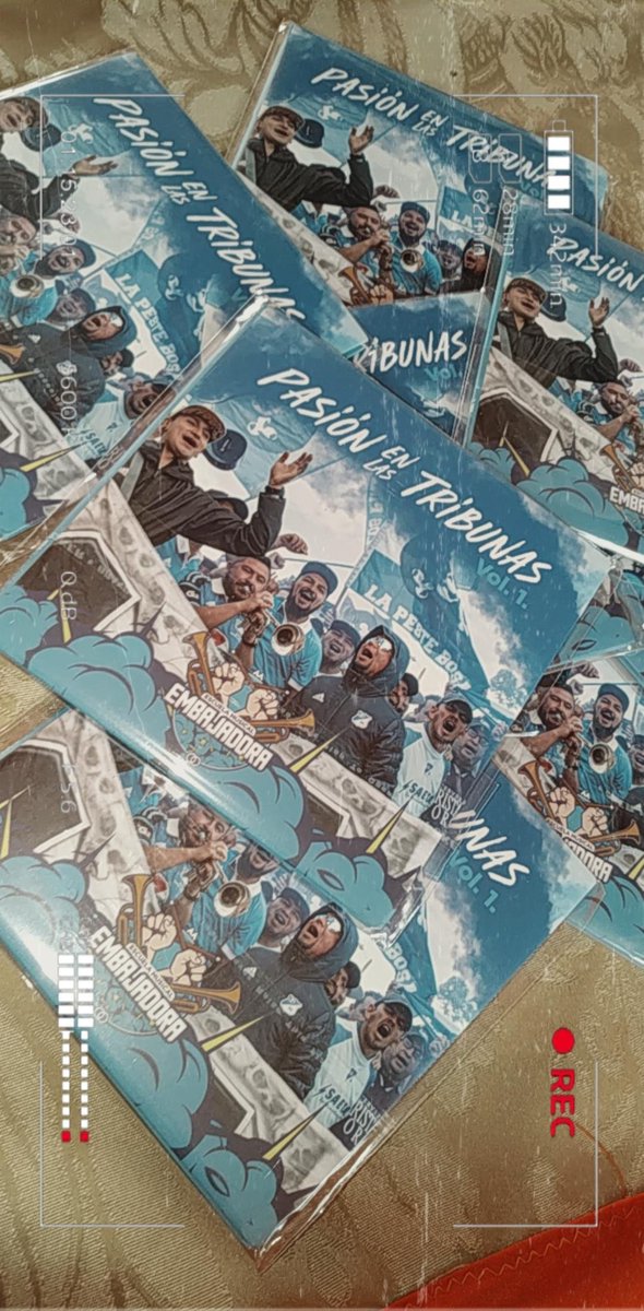 Paokathe26's tweet photo. 🤩 al fin en mis manos, gracias infinitas @EscuelaMillos por este proyecto tan bonito, en #Ipiales apoyamos esta iniciativa por el amor al azul y blanco que vengan muchos mas 🙌🏼 y gracias a los chicos de @orgtomandosfc por la ayuda para que llegue a nosotros.💙💙 https://t.co/7oOl5iIzOt