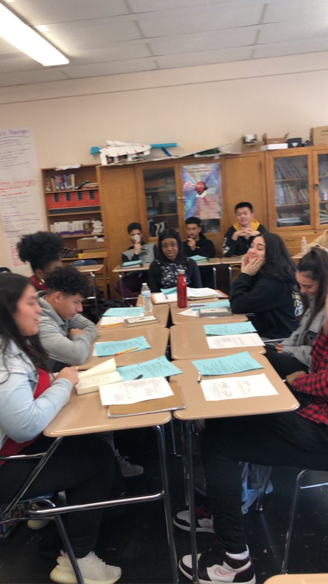 Mrs. Valencia leading the students in their first Socratic Seminar mixed with a #fishbowlstyle conversation surrounding parenting styles in the novel #TheGlassCastle 💙 the students asking, “Can we do this, again?” @WhufsdRams  @She_is_a_Tripp @ValenciaM @WH_HighSchool