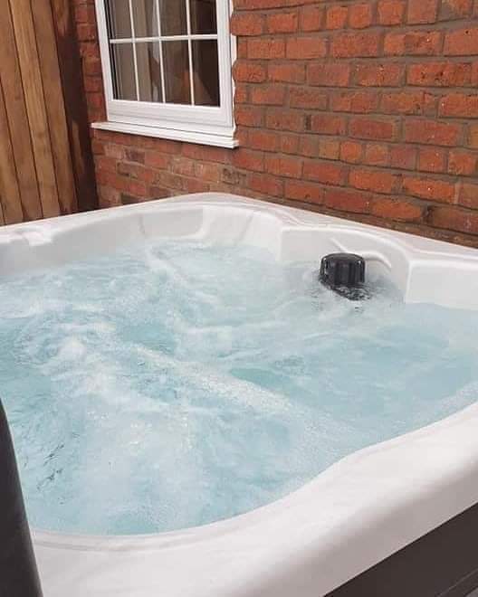 Lowerfarmpicton's tweet photo. WIN a 7 day break at @Lowerfarmpicton Lower Farm Holiday Cottages - Picton, #Chester. £2 a ticket, donations of more than £2 will be allocated multiple tickets. ALL proceeds to @AlderHeyCharity. Big thank you to @sykescottages for supporting. @JustGiving

https://t.co/8Nf9GDvE98 https://t.co/Z9JQQ66yx8