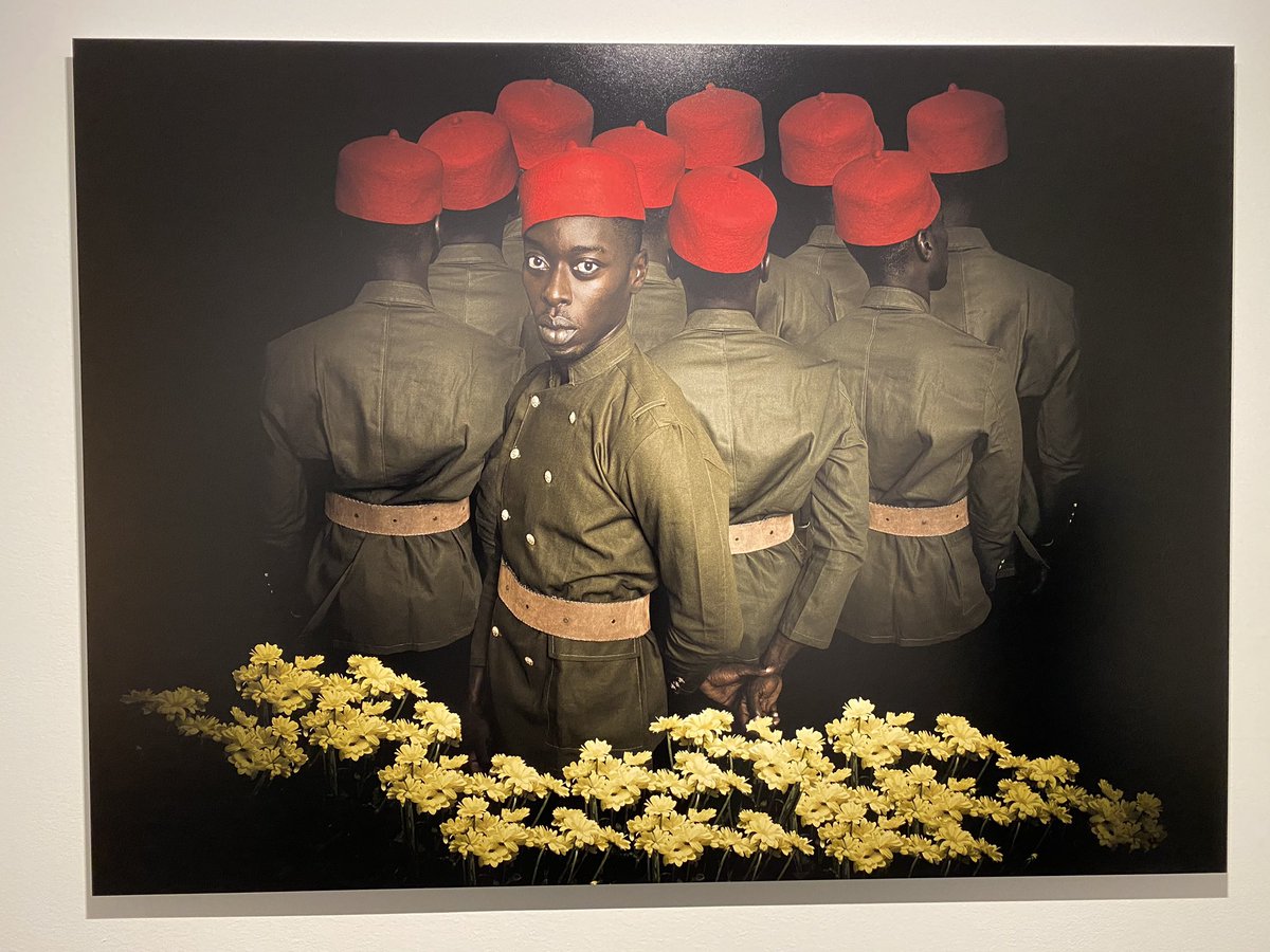 Bernardvi's tweet photo. Ferm onder de indruk van de Senegalese fotograaf #OmarVictorDiop. Prachtig werk, telkens met een verhaal achter elke foto. Ook de Belgische #FabriceMonteiro leverde topwerk voor deze tijdelijke expo in het Astrup Fearnley Museet. 👌 #oslo #norge #museet https://t.co/vvB4aM8A1R