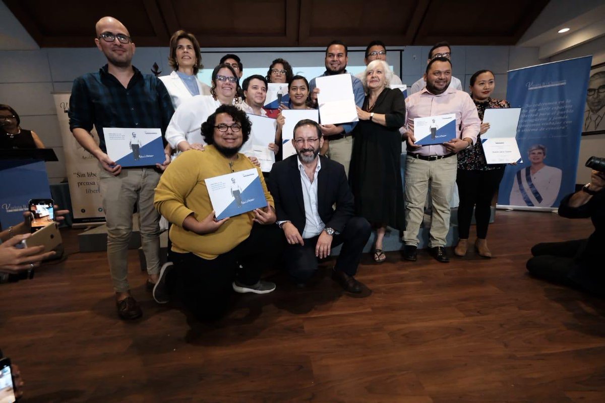 FundVioleta's tweet photo. Felicitaciones a los ganadores de la XIV Edición del Premio a la Excelencia del Periodismo de Investigación “Pedro Joaquín Chamorro”.⌨️🗞👓

Porque “sin libertad de prensa, no hay libertad”

Foto por: Carlos Herrera @CH_fotografia 

#PremioPedroJoaquín #PJCH https://t.co/73OeRqAKMQ