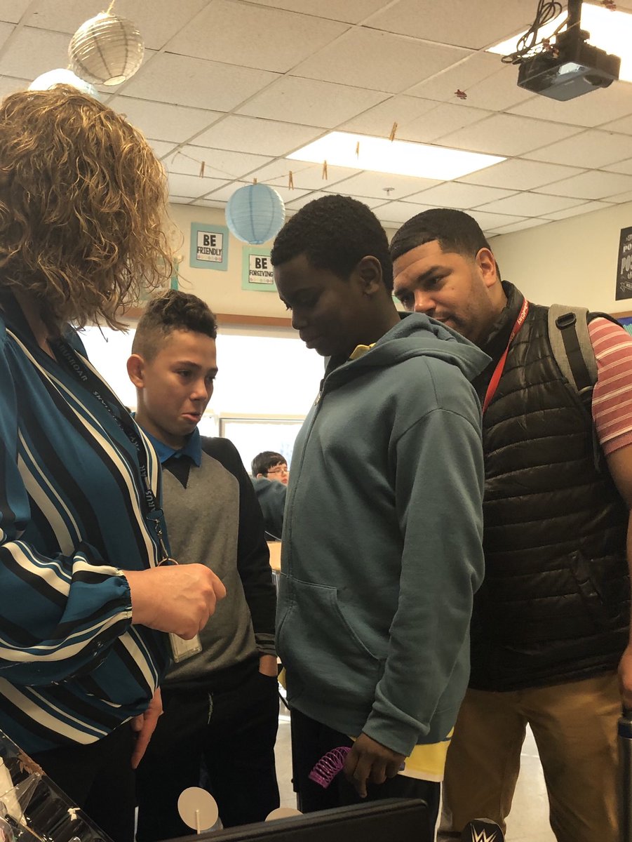 Goodbyes are always hard but cupcakes and friends make it a little easier.  Wishing one of our friends good luck at their new school! #HearUsRoar #skylinepride ⁦⁦<a href="/SkylineJags/">Skyline Middle School</a>⁩