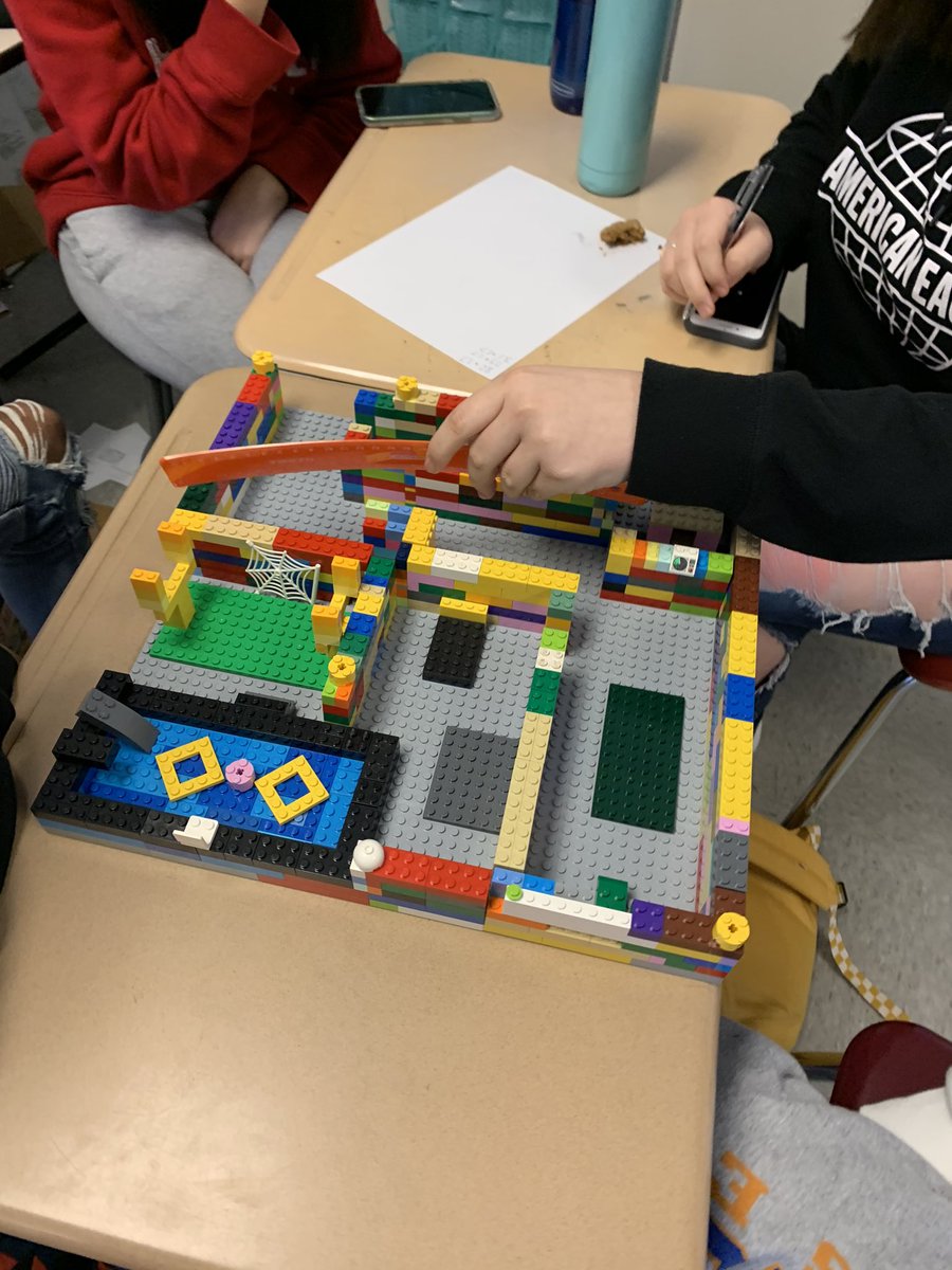 MathwithMissA's tweet image. Geometry fun in Miss Allison and Mr Baum’s class!  Who will have the most surface area of their LEGO creation? #ncsdlearns #mathclass #geometry