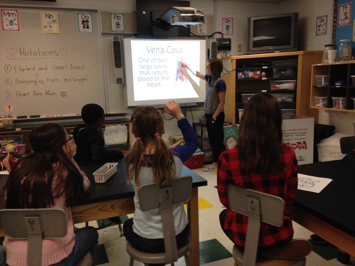 #DLDay collaborating with <a href="/ColesESPE/">Coles ES PE</a> to teach about heart health using @Flipgrid <a href="/WonderWorkshop/">Wonder Workshop</a> <a href="/SMART_Tech/">SMART Technologies</a> our students are rotating through station schedules and integrating technology <a href="/ColesRoadrunner/">Coles Principal</a> <a href="/DianeHarazin/">Diane Harazin</a>