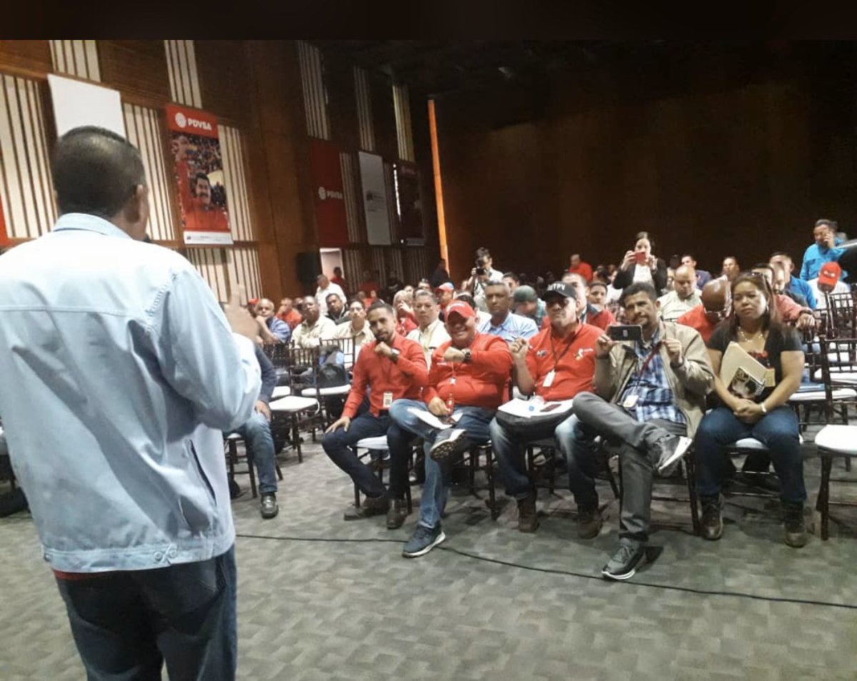 amarcanopsuv's tweet photo. #EnDesarrollo Inicia debate sobre el Plan de Prodcción con la Clase Obrera Petrolera .@NicolasMaduro #CPTT @TareckPSUV .@PDVSA @joseramonrivero .@EduardoPinateS @torrealbaf .@pdvsawillrangel https://t.co/pMRUpWyXgs