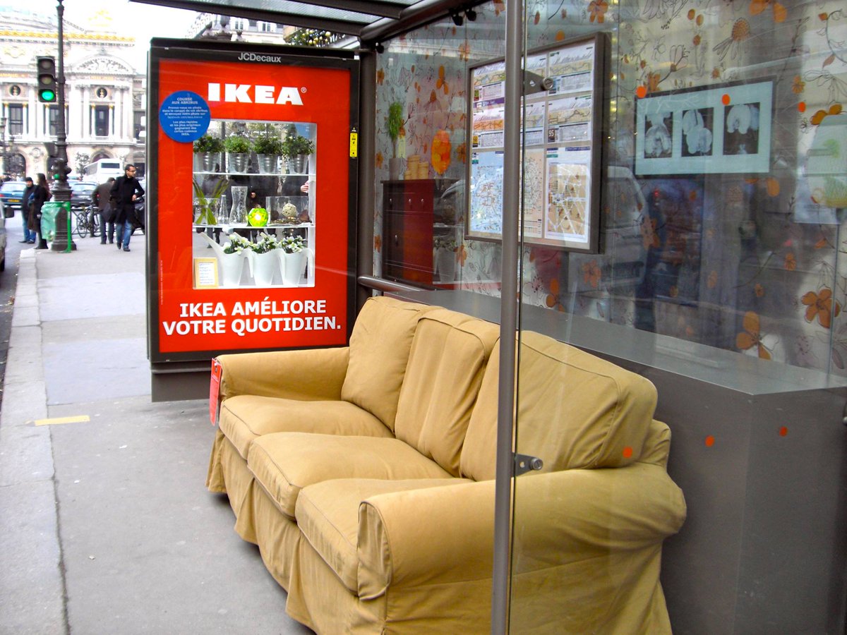 buttermkt's tweet photo. ¿Qué os parece street marketing o marketing de guerrilla?
Aquí tenemos dos ejemplos de @IKEASpain y de Don Limpio. https://t.co/bpGaEdDJG8