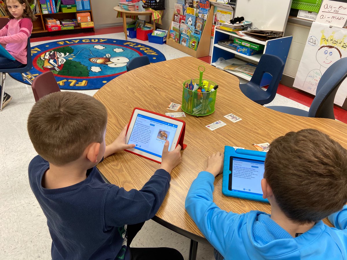 rbesheap's tweet photo. Building strong readers! Using Read Naturally Live &amp; Kahoot to build our skills.
#RedBud132 #DLDay https://t.co/teJMiGd4Bx