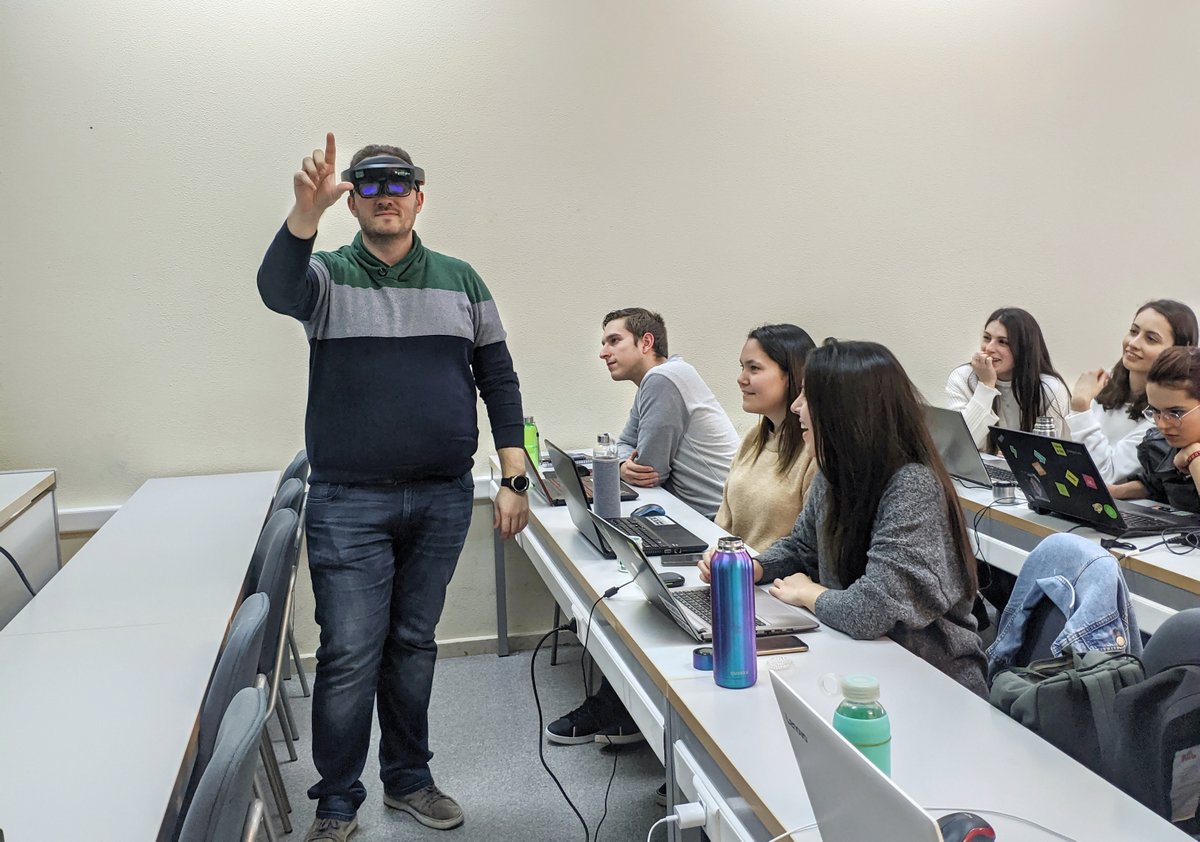 Probamos gracias a Antonio Varela de <a href="/Tesla_Tec/">Tesla Technologies</a> las #vrglasses 🕶️.
#USC #virtualreality #VR #gaming #virtualrealityglasses