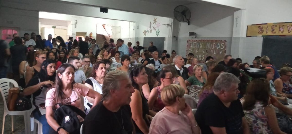 SUTEBA_lanus's tweet photo. #ParitariaDocente #SUTEBA #SUTEBALANUS YA ARRANCÓ LA ASAMBLEA 👍 https://t.co/dM7C80C4R0