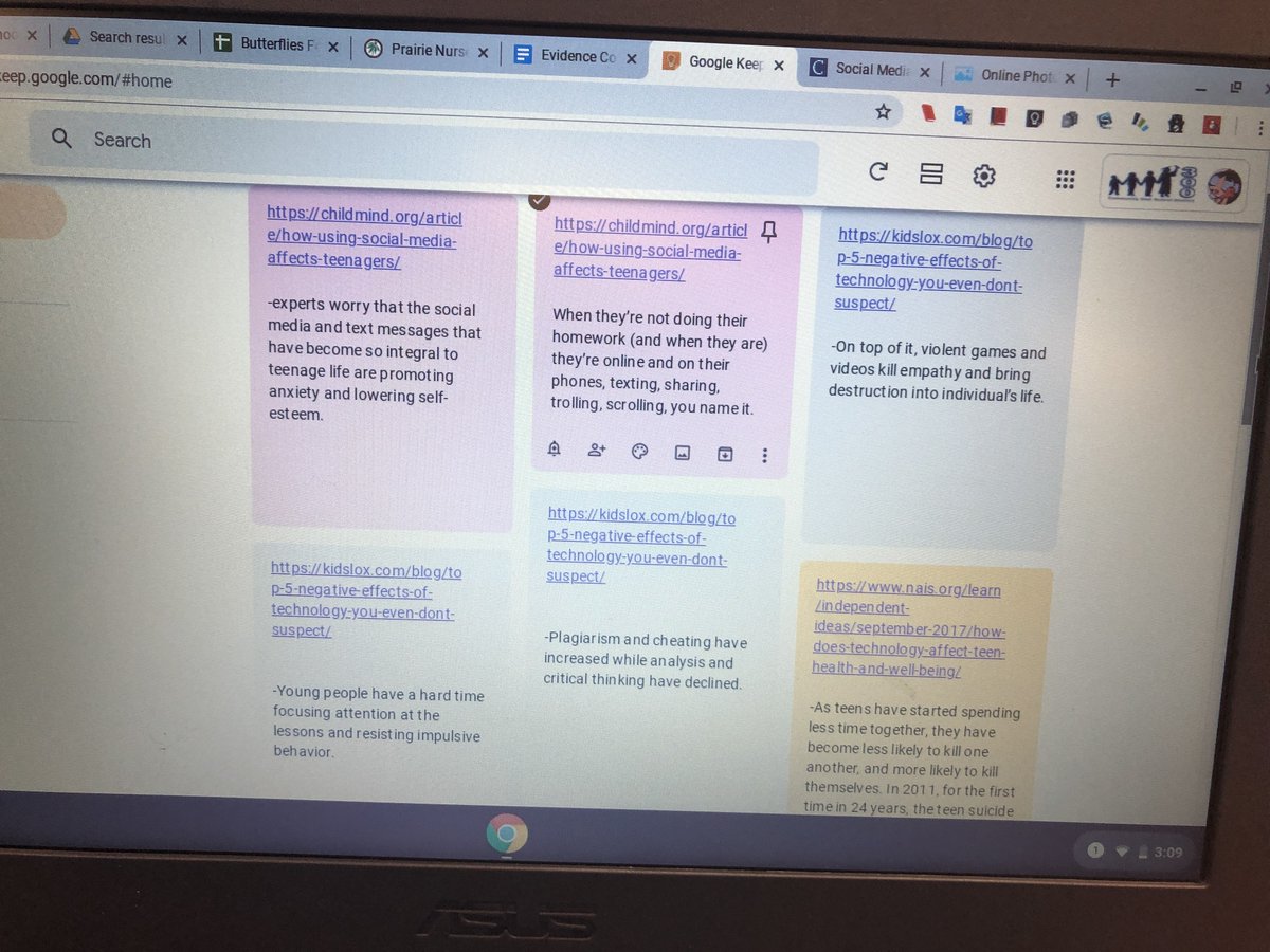 While researching, 7th grade ELA students use #GoogleKeep to collect and organize information.  Then, they use color to #organize evidence that supports similar reasons. #knowledgeconstructor <a href="/GoogleForEdu/">Google for Education</a> <a href="/DMSCardunals/">Dundee Middle School</a> <a href="/APascoEdTech/">Anne Pasco, CETL</a>