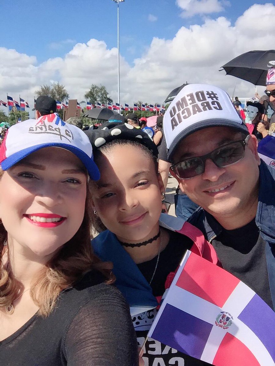 Lizamavel's tweet photo. Nuestro país está por encima de los intereses personales y grupales. Hoy, al celebrarse el 176 aniversario de nuestra independencia, los dominicanos y dominicanas luchamos por la democracia.
¡Dominicana fuerte y valiente!
❤🇩🇴
#Trabucazo2020
#RDprotesta
#ProtestasJCE https://t.co/yqb3gERDNV