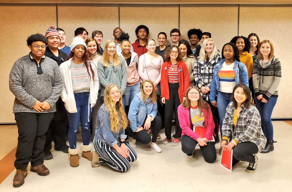 Today, dual credit history students from <a href="/RQSSouthHigh/">RQSSouthHigh</a> participated in the White House Decision Center simulation. The simulation, located at <a href="/TrumanLibrary/">Truman Library</a>, helped students explore Presidential power. Way to represent! 🇺🇸 #RQSConnected #MOedChat #SSChat