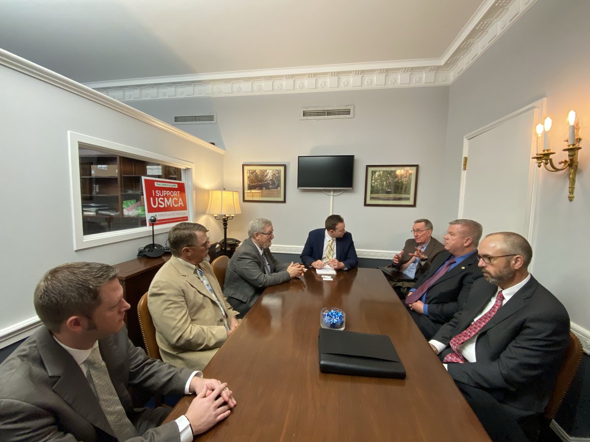 PCGNews's tweet photo. Team Texas High Plains Cotton with James O'Brien, Legislative Director for @RepKevinBrady #PCGinDC https://t.co/nXFySm1y8g