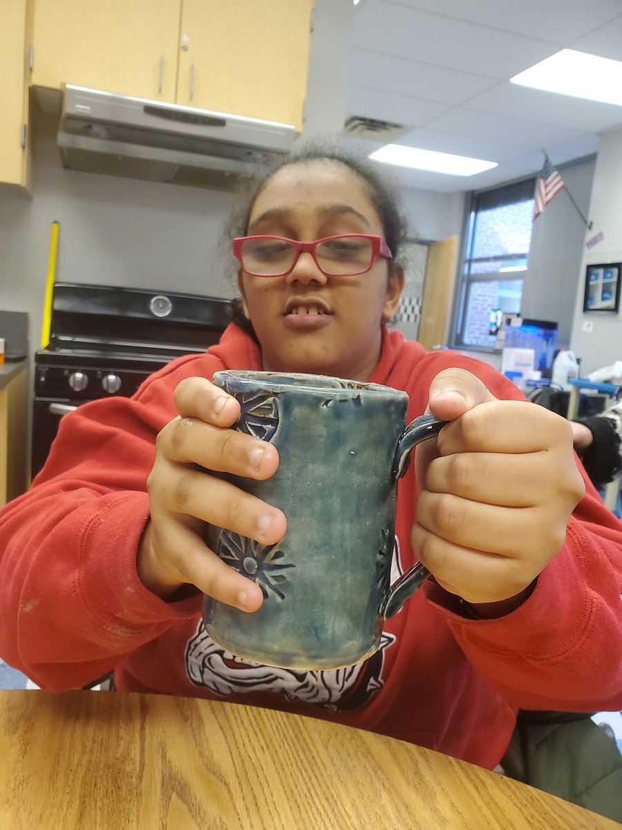 Justiceceramics's tweet photo. Hot chocolate taste better out of a handmade mug! #lifeskillsart #handmademug @LynnLunger https://t.co/VqsXw1b1Ju