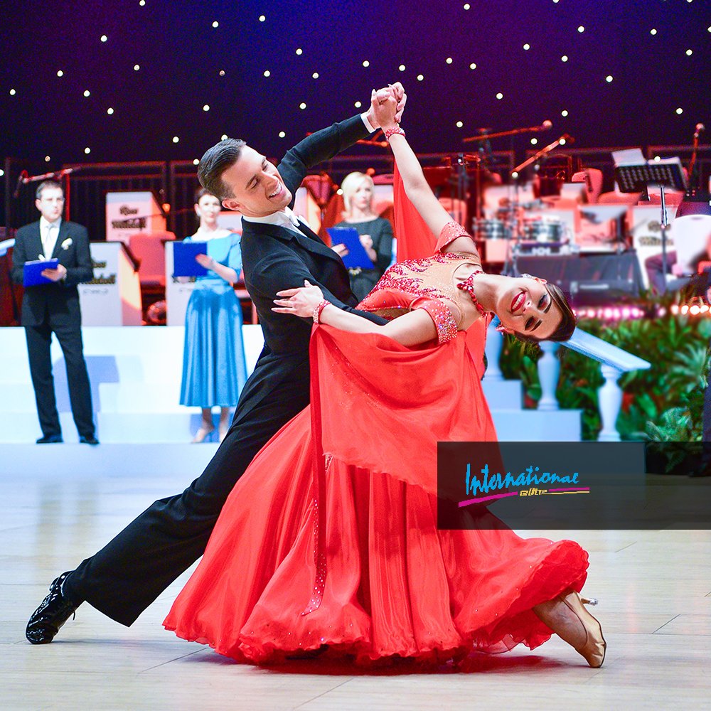 IDSdanceSHOES's tweet photo. #IDSEliteTeam Kyle Taylor & Izabela Skierska the newly crowned World Amateur Ballroom Champions looking incredible in this shot of them dancing at the UK Open 2020🙌🥇
Comment below which dance you think they were dancing here👇 https://t.co/r9QAIN8b0b