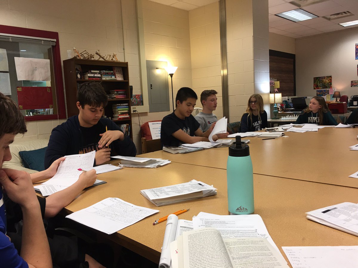 mrsjhowland's tweet photo. What a great paideia with 8-4 students today! Thanks to @CColeman8_4 for tag teaming this lesson! The kids rocked it! #insight #salemproud #4CsInAction https://t.co/EcFbzCU58F