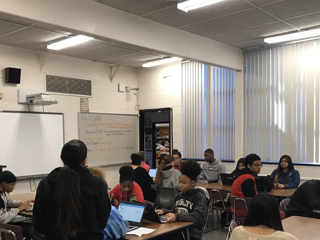 aliciamcurtis's tweet photo. Ms. Guzman’s Foods Ss are all ears as introduces today’s standard and objective on making quick breads. Now we all want biscuits. #standardsmastery @GrahamRedDevils https://t.co/8Dv4VZNXCa