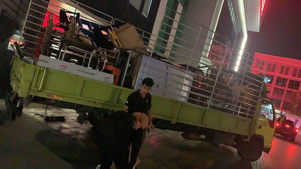 TeckzzZ's tweet image. 今晚就这样吧～货车day✌️