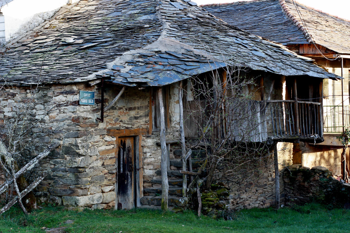 Otra muestra de Casa Tradicional en #Sanabria #ArquitecturaTradicional #Zamora #Leon