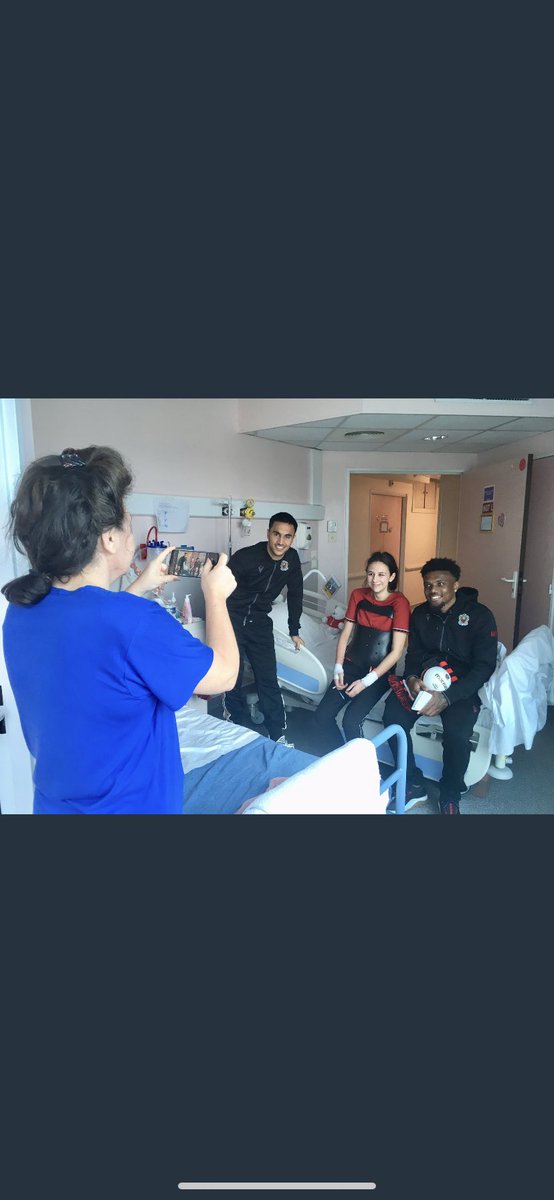 Journée à l’hôpital aujourd’hui rendre heureux les jeunes de l’hôpital <a href="/FLenval/">Fondation Lenval</a> 🙏🏾🎁 @adamounas11 <a href="/fdd_ogcnice/">Fonds de Dotation OGC Nice</a>