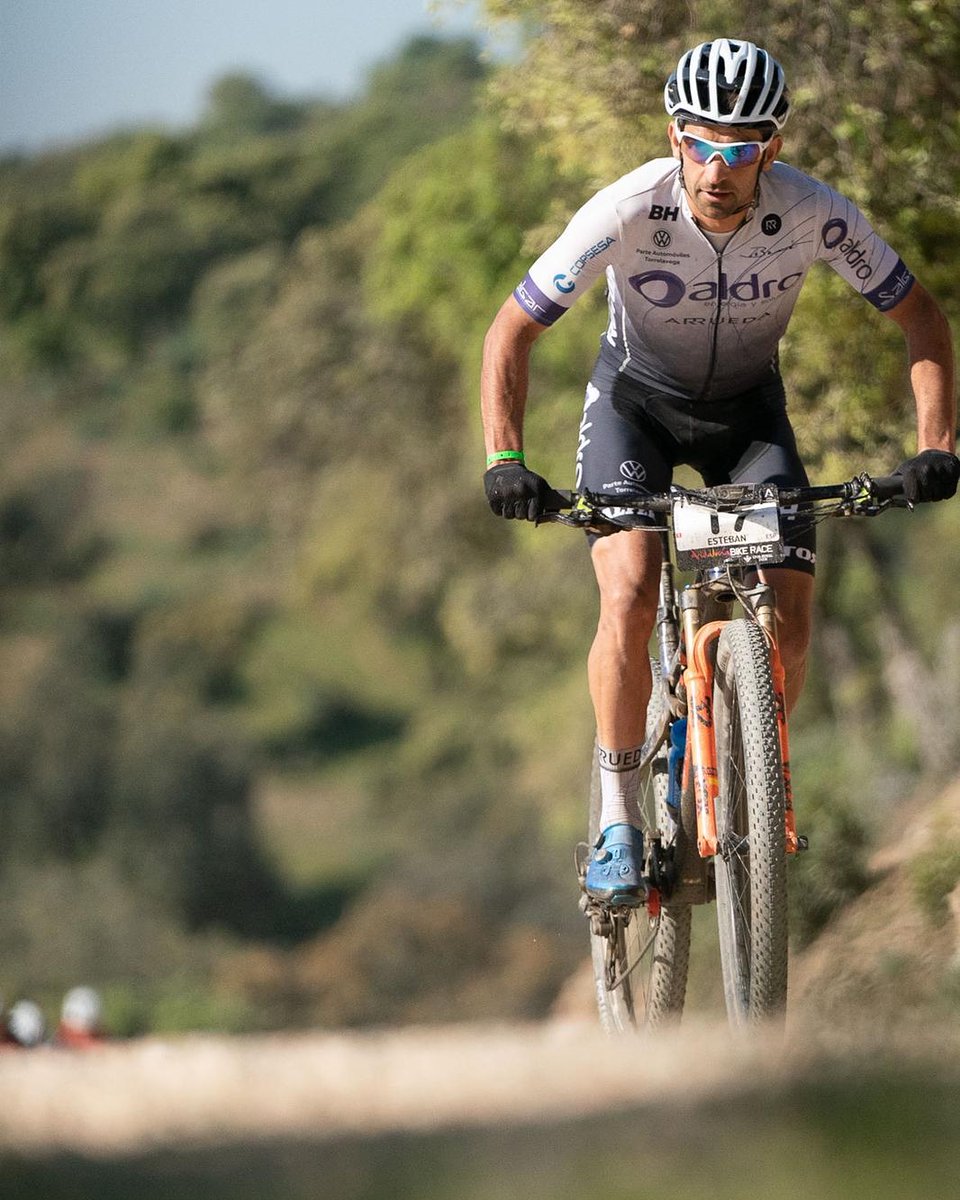 ismaelesteban_'s tweet photo. Etapon el que tenía preparado @andaluciabikerace hoy en Andujar!! Otro día de menos a más para acabar SEPTIMO en meta y subir al P6️⃣ en la clasificación general.
Mañana 58Km & 2.310m+
Siempre fiel al Brea Style 🤟
@aldro_energia
#dalebrea #parteadictos #andaluciabikerace https://t.co/jvfCgPkfsj