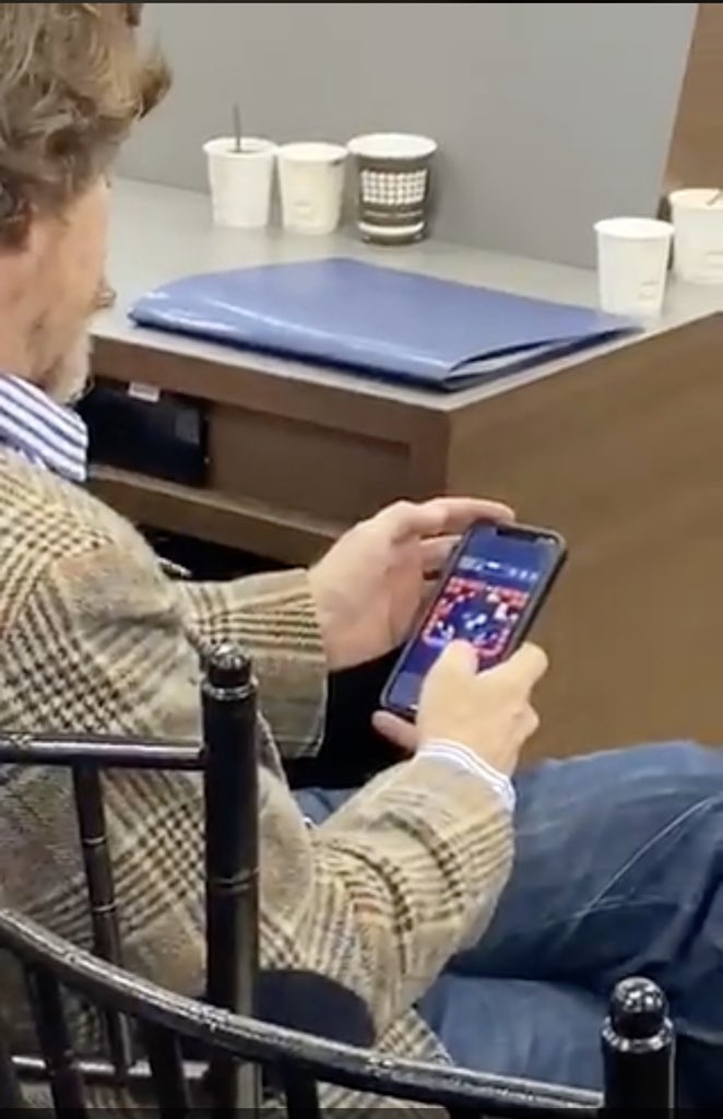 Carolina Arbeláez (@kroarbelaez) on Twitter photo Cuando el secretario <a href="/Bartelbyl/">Nicolas Montero</a> no está dormido, está jugando Tetris.😔
Que poco interés tiene con los temas de su cartera que se debaten en el <a href="/ConcejoDeBogota/">Concejo de Bogotá</a>. Cuando el secretario <a href="/Bartelbyl/">Nicolas Montero</a> no está dormido, está jugando Tetris.😔
Que poco interés tiene con los temas de su cartera que se debaten en el <a href="/ConcejoDeBogota/">Concejo de Bogotá</a>.