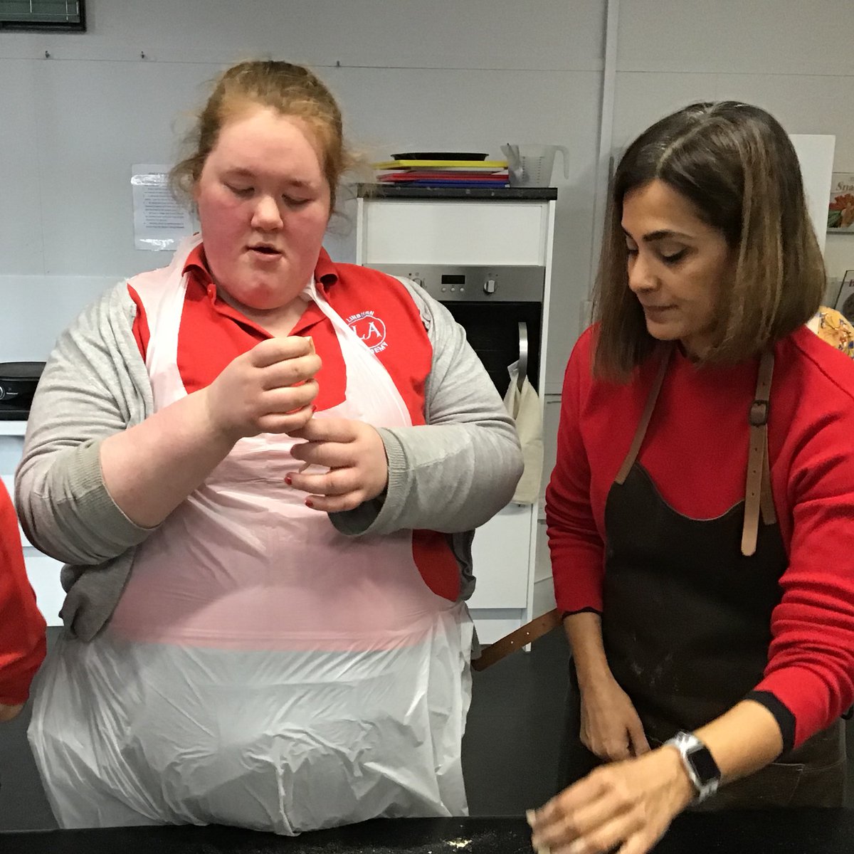 LinburnAcademy's tweet photo. These senior pupils and some of our friends from @Langlandspri worked with @kaleyardcic to develop their cooking skills today. Hand made pasta in a delicious Butter, garlic and lemon sauce - yum! 😋 https://t.co/92dCxVsaTh