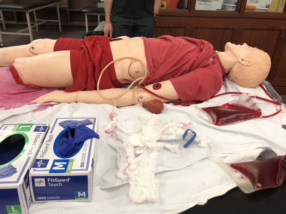 LHSCCanada's tweet image. Our #LHSCTraumaProgram is out at @WesternU educating Kinesiology students enrolled in the athletic injuries program our #BleedingControl course.